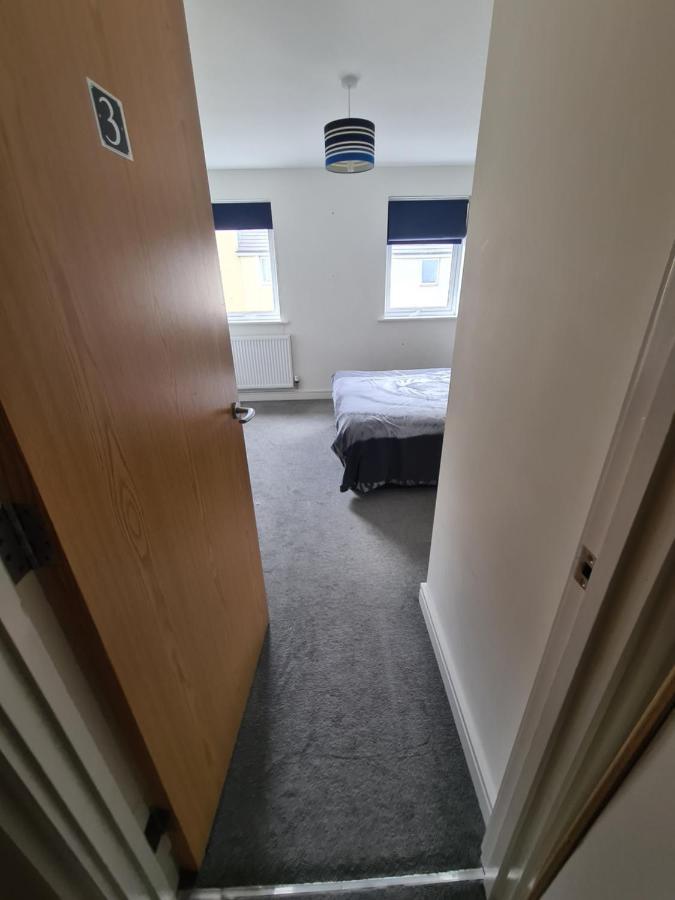 Superking Bedroom Close To The A30 坎伯恩 外观 照片