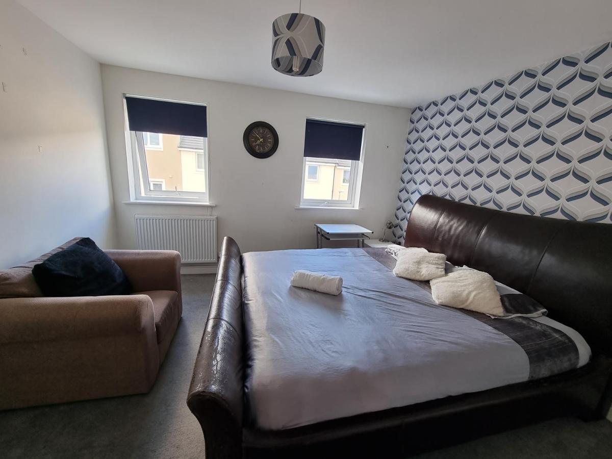 Superking Bedroom Close To The A30 坎伯恩 外观 照片